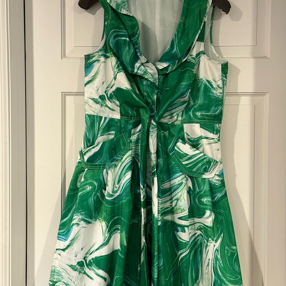Fun Green and White Swirl Bubble Dress with Wire Collar and Pockets - Picture 5 of 5